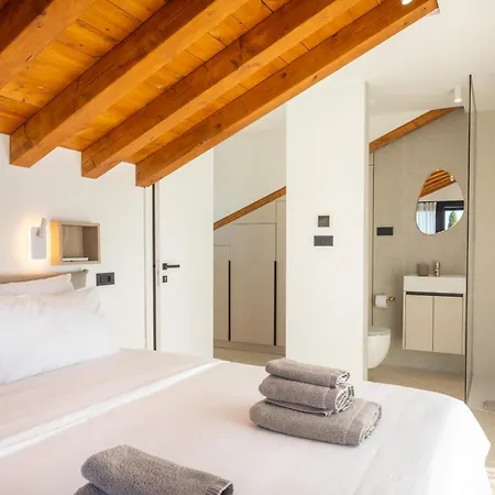 Vice Versa By The Sea