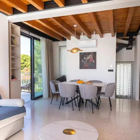 Vice Versa By The Sea Apartment