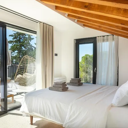 Vice Versa By The Sea *