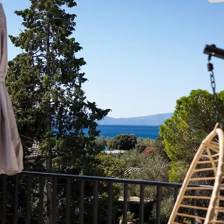 Vice Versa By The Sea