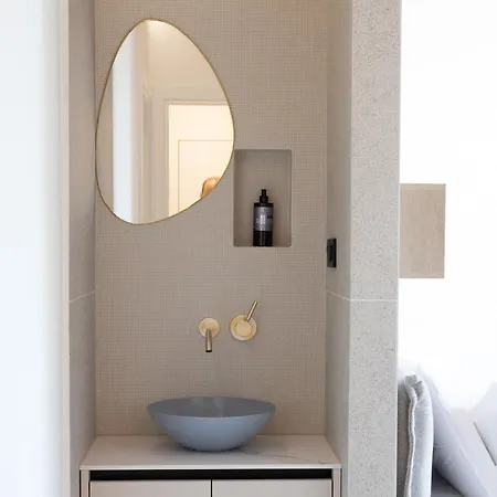 Vice Versa By The Sea *