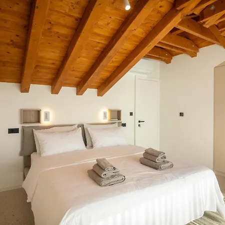 Vice Versa By The Sea