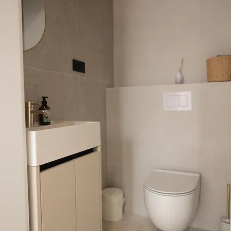 Vice Versa By The Sea *