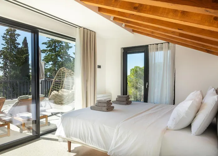 Vice Versa By The Sea *