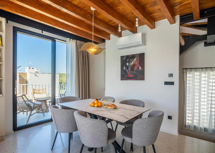 Vice Versa By The Sea *