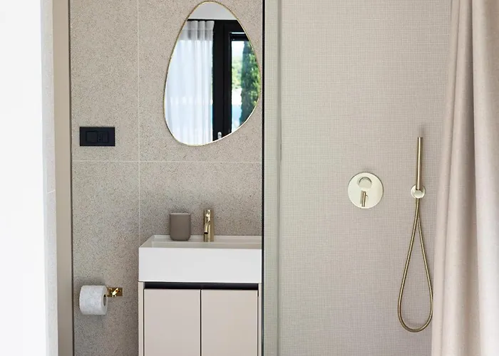 Vice Versa By The Sea