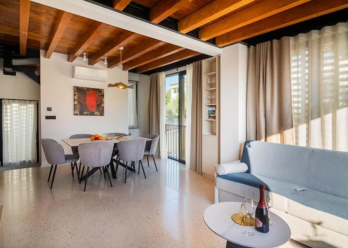 Vice Versa By The Sea פונאנט