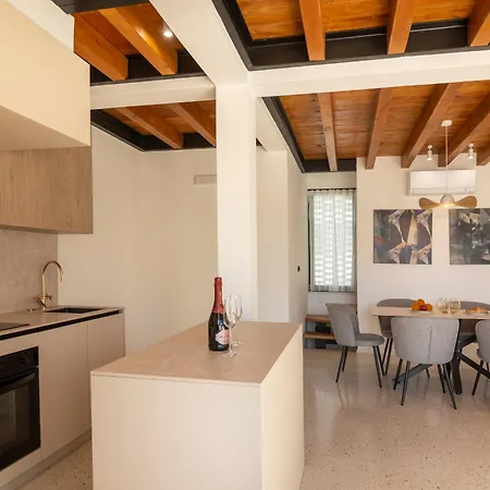 Apartman Vice Versa By The Sea *