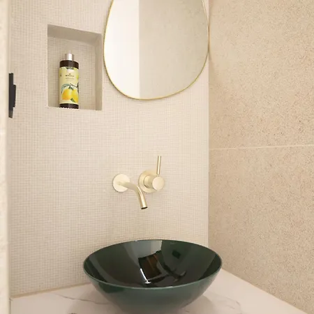 Vice Versa By The Sea *