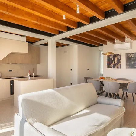 Vice Versa By The Sea Apartman