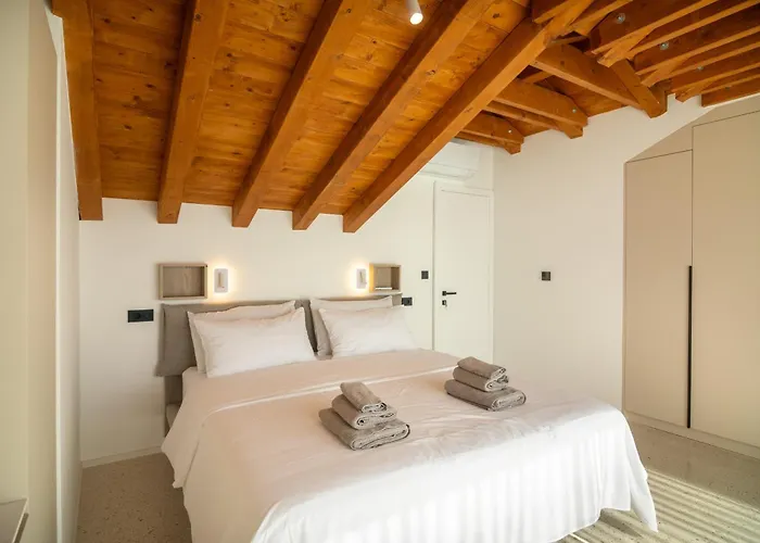 Vice Versa By The Sea