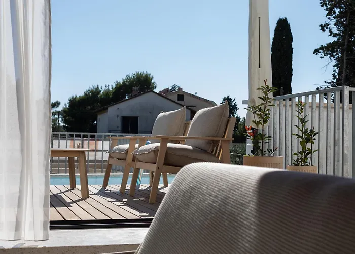 Vice Versa By The Sea *