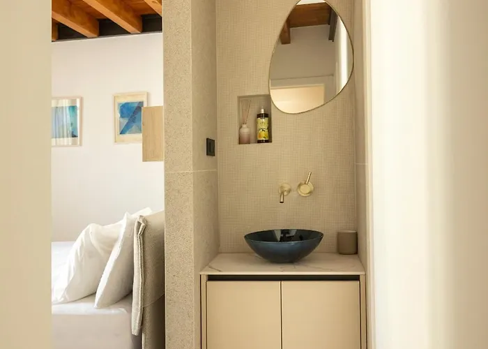 Vice Versa By The Sea